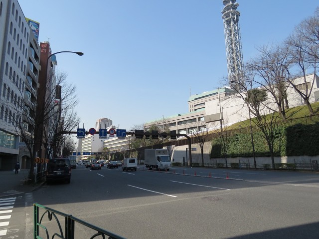 四谷フラワーマンション　四谷フラワーマンション　前面道路