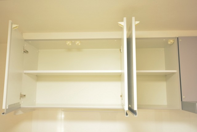 キッチン上の収納棚