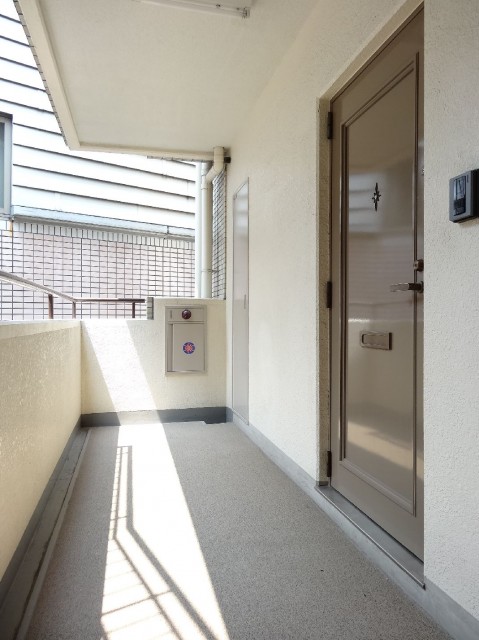 朝日三番町プラザ　玄関前601