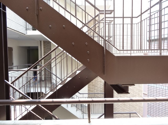 朝日三番町プラザ　非常階段601