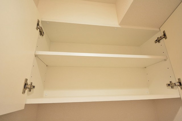 クローバー六本木　トイレ収納001