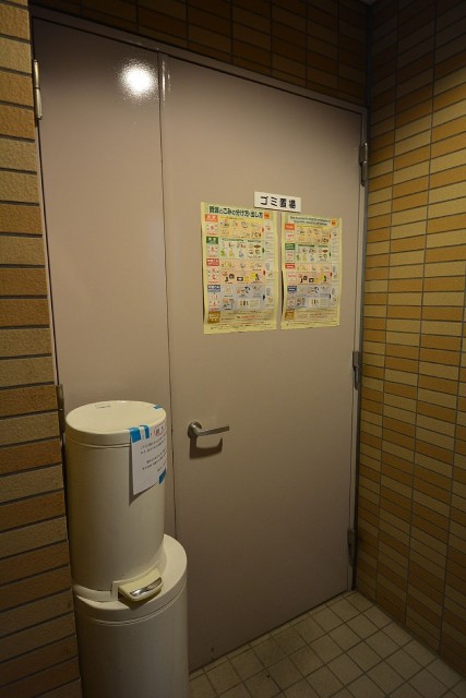 クローバー六本木　ゴミ置き場