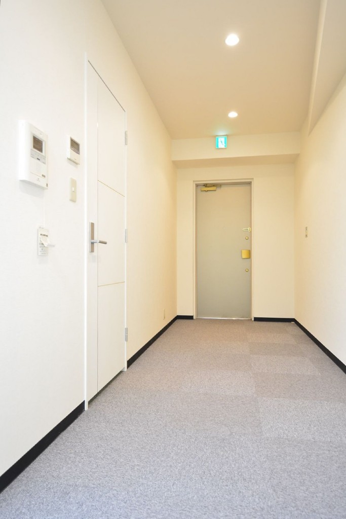 クローバー六本木　絨毯敷きの室内