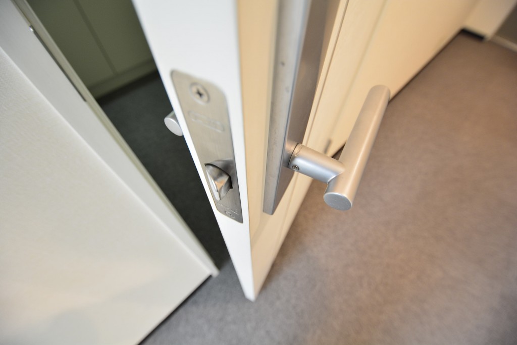 クローバー六本木　扉