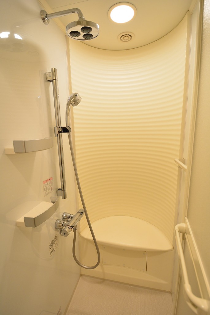 クローバー六本木　シャワー室