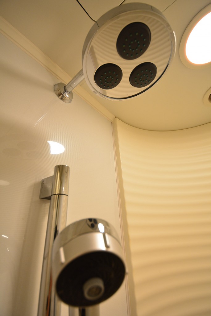 クローバー六本木　シャワー室