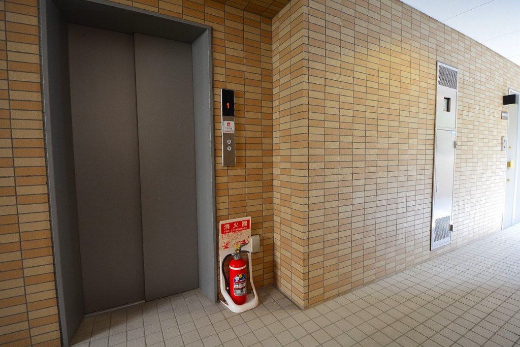 クローバー六本木　エレベーター