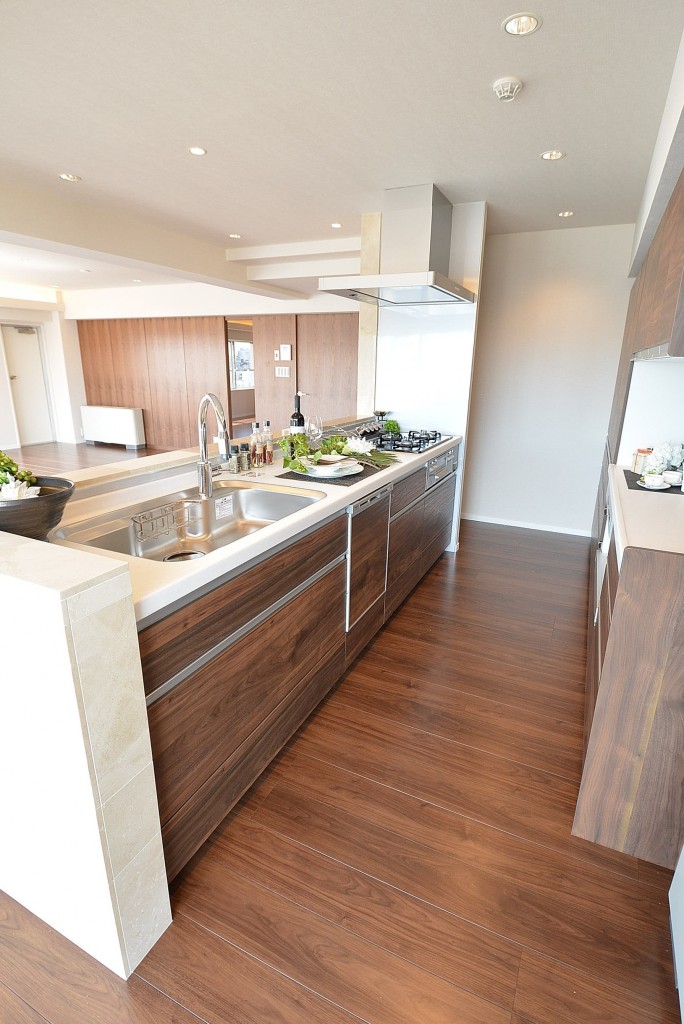 代官山マンション　対面式キッチン