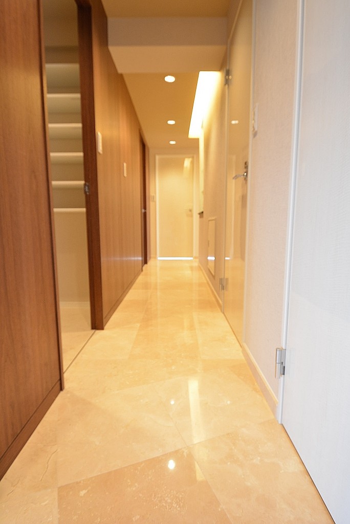 代官山マンション　廊下