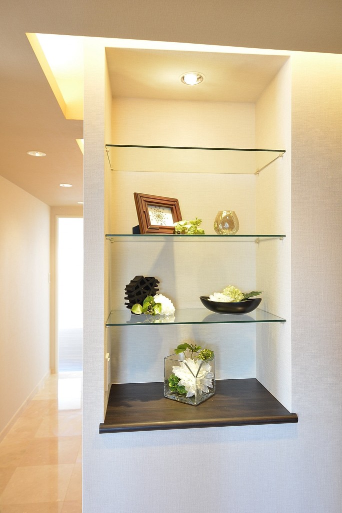 代官山マンション　ガラスの飾り棚