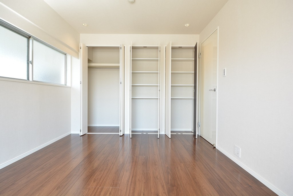 代官山マンション　洋室収納