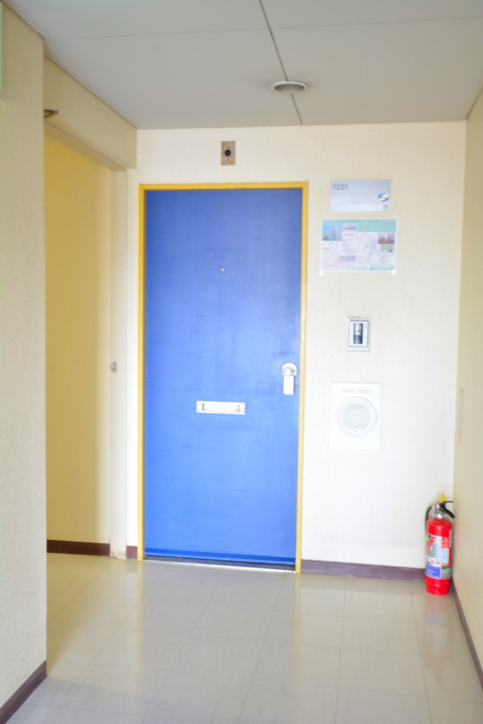 代官山マンション　玄関前