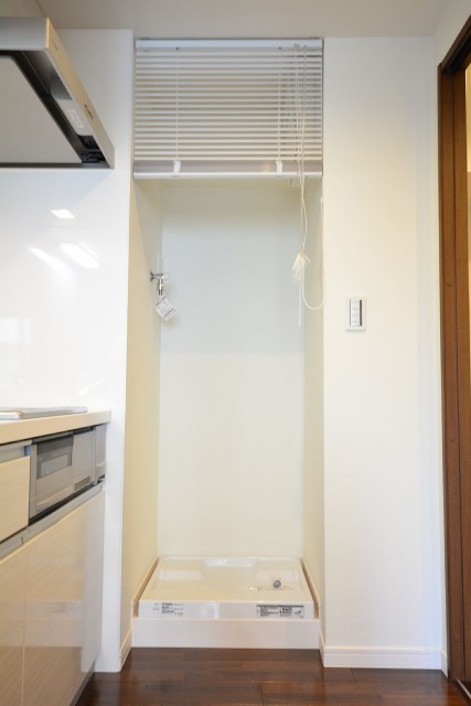 朝日三番町プラザ　洗濯機置場601