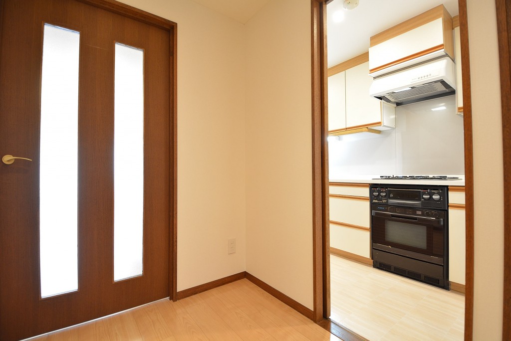 エステージ上野毛　LDK出入口