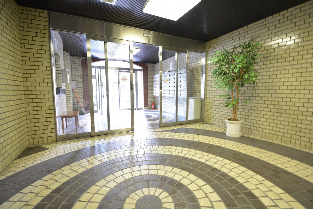 サングリア中目黒　エントランスホール