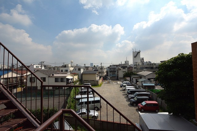 ライオンズマンション学芸大学　玄関前眺望