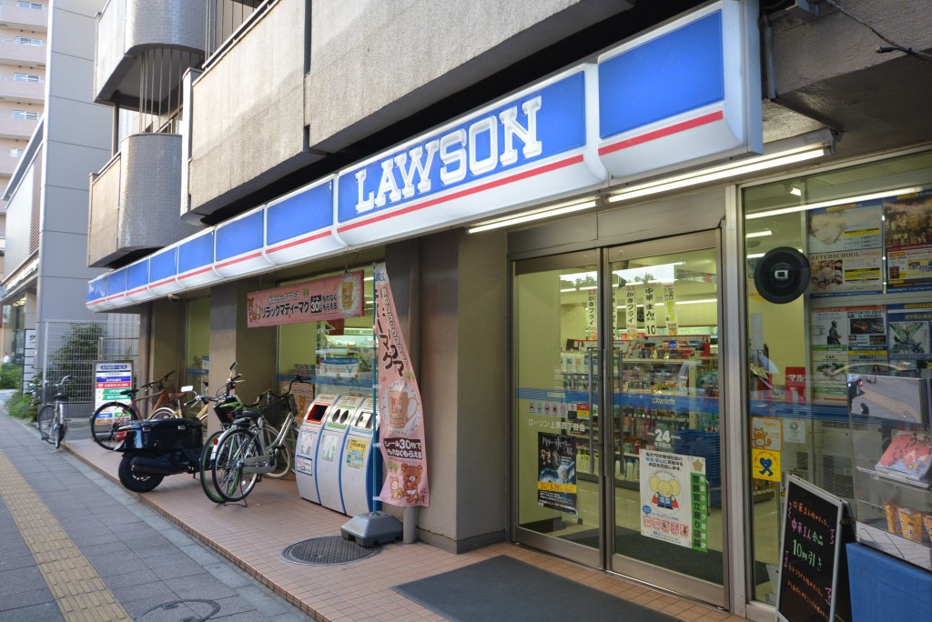 上馬マンション　1階のコンビニ