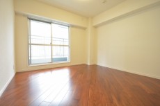 南平台マンション　洋室