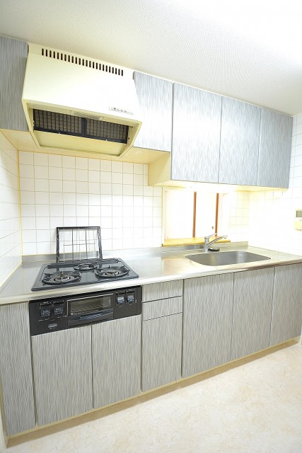 収納たっぷりなシステムキッチン