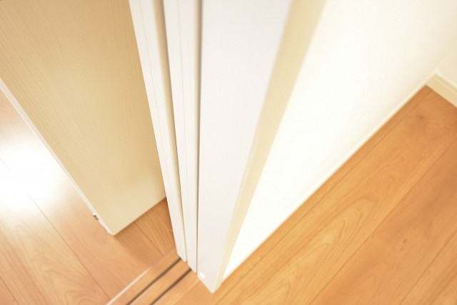 可動式の扉は壁のむこうへスッキリしまえます