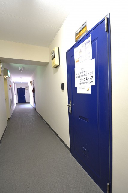 玄関前。内廊下です。