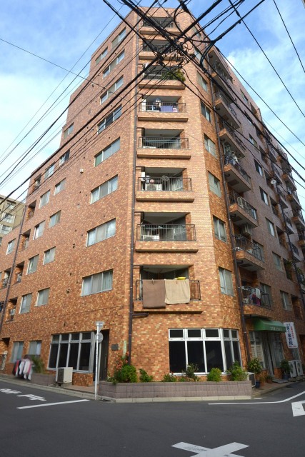 ライオンズマンション駒込第2　外観はタイル貼り