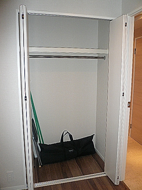 代官山マンション　LDKの続く洋室収納602