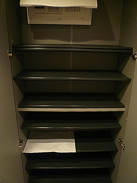 サングリア中目黒　トールサイズの玄関収納。