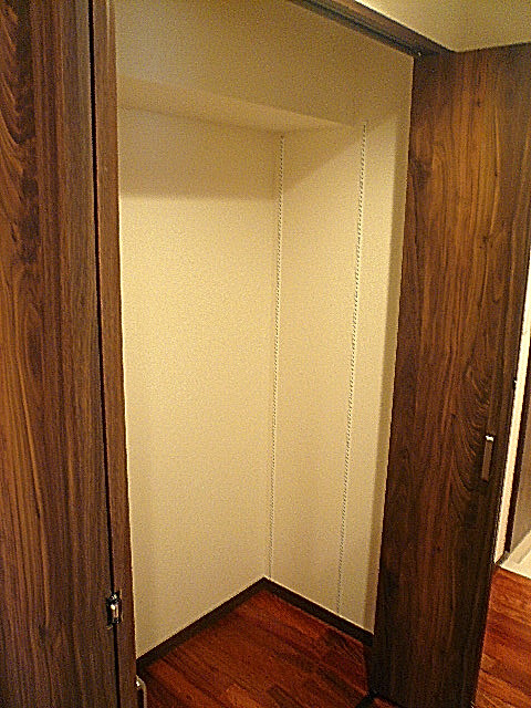 サングリア中目黒　廊下にある収納です。
