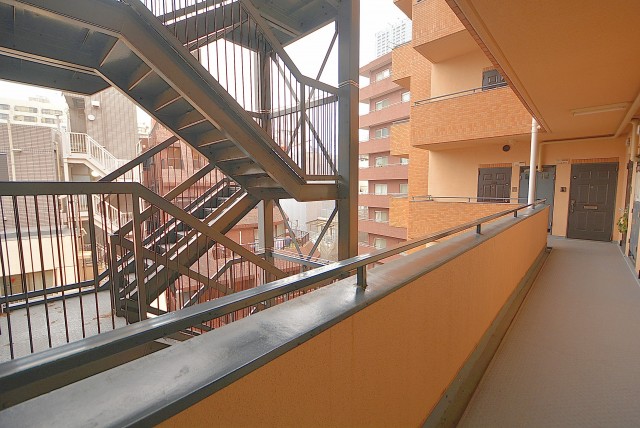 ダイアパレス御苑前 外廊下