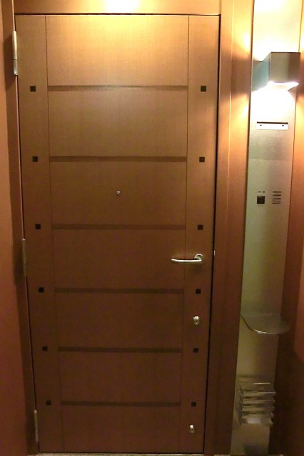 青山パークタワー　玄関扉