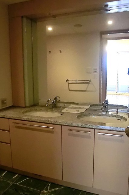 青山パークタワー　ツーボウルの洗面化粧台