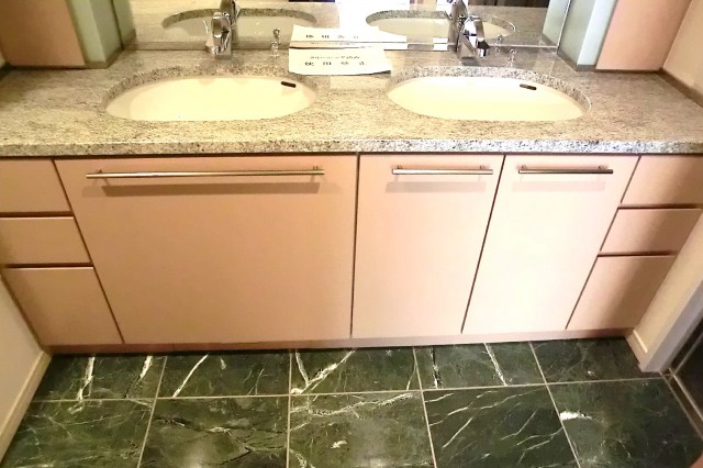 青山パークタワー　ツーボウルの洗面化粧台