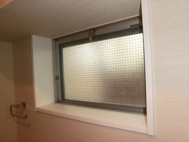 月島福寿マンション　トイレ窓