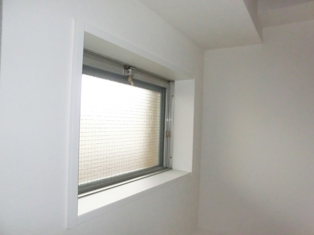 月島福寿マンション　玄関窓