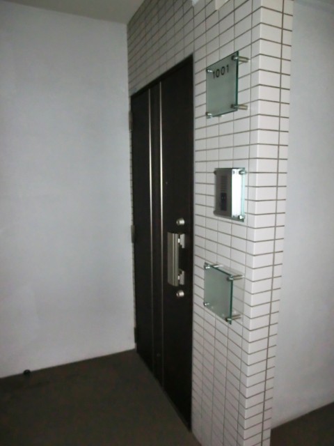 クオス銀座エスト・トロワジェーム　玄関前