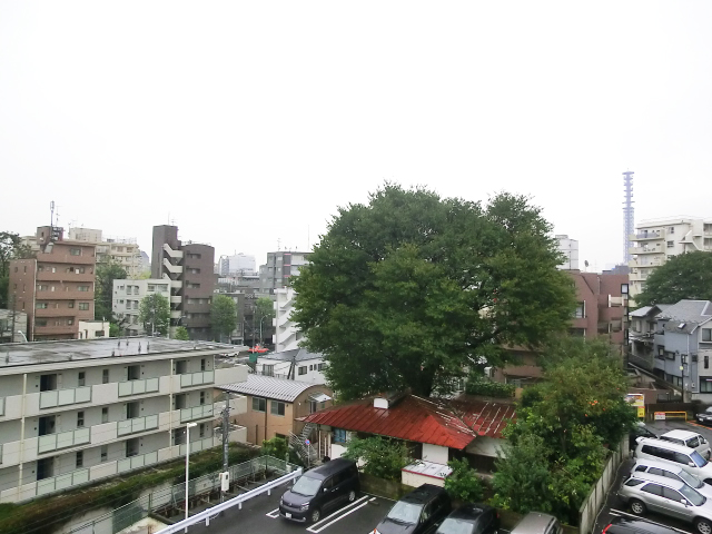 牛込中央マンション　リビングからの眺望