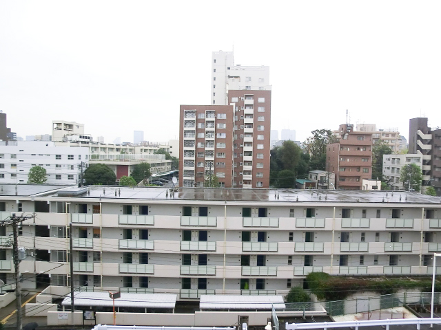 牛込中央マンション　リビングからの眺望