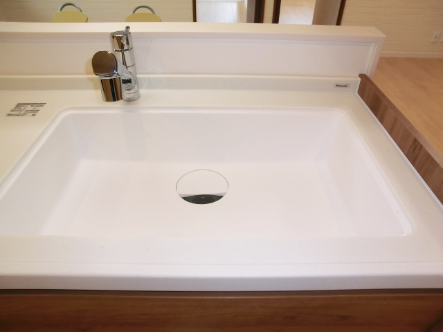 牛込中央マンション　継ぎ目の無いホワイトなシンク