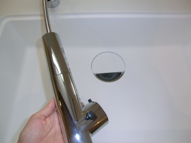 牛込中央マンション　水栓は引き出せます