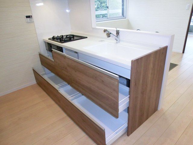 牛込中央マンション　キッチンの収納は引き出し式