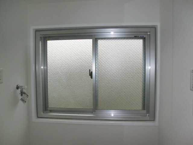 牛込中央マンション　洗面室には窓
