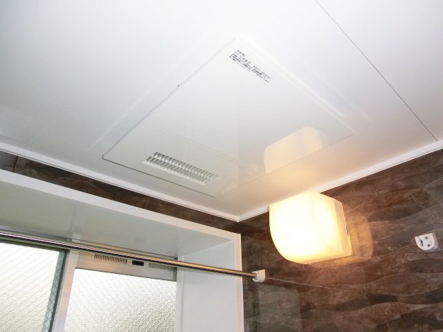 牛込中央マンション　浴室換気乾燥機付