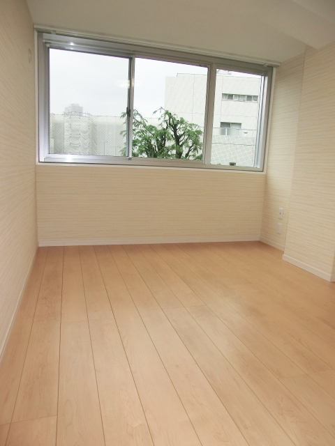 牛込中央マンション　ウォークインクローゼットがついた洋室