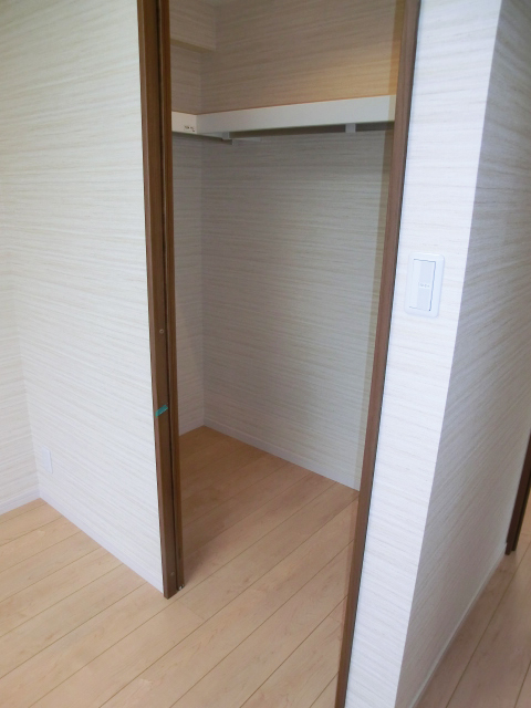 牛込中央マンション　たっぷりめのウォークインクローゼット