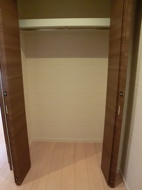 牛込中央マンション　廊下にもクローゼット