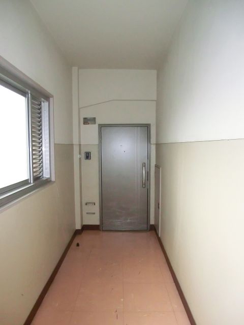 牛込中央マンション　共用廊下