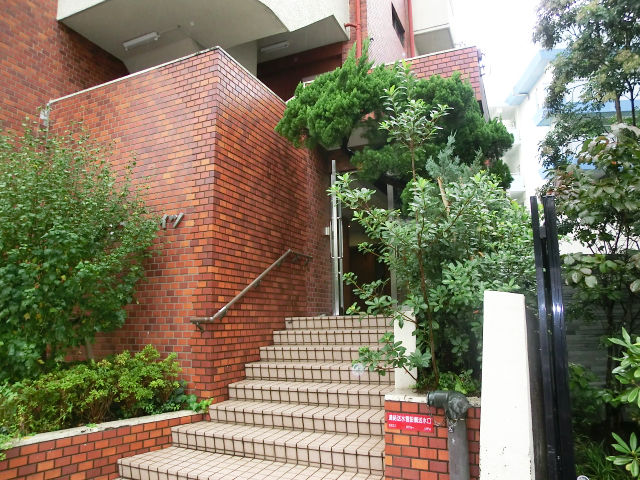 薬王寺ニューハイツ　エントランス