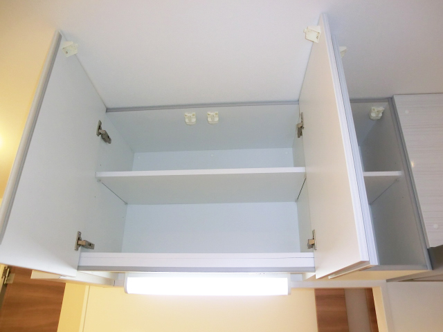 薬王寺ニューハイツ　耐震ラッチ付の吊戸棚