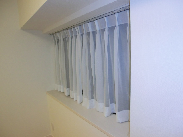 薬王寺ニューハイツ　出窓あり　カウンターに小物が置けそう